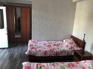 Гостевой дом Holidays In Sukhum Сухум Двухместный номер с 1 кроватью или 2 отдельными кроватями и дополнительной кроватью-8